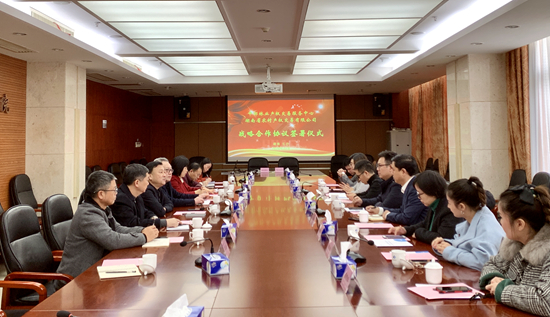 林权签约_副本.jpg