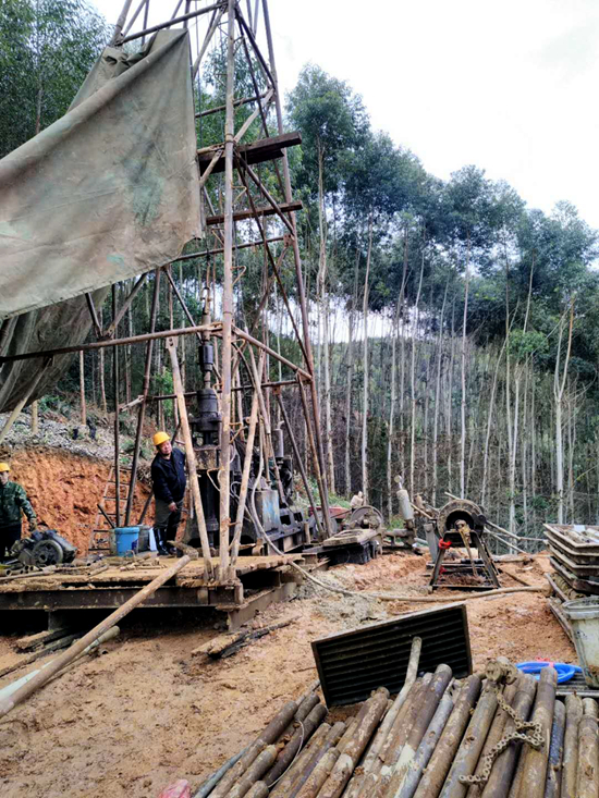 发瑞隧道深孔钻探_副本.jpg 发瑞隧道深孔钻探_副本.jpg