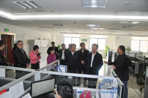邓三龙厅长胡长清书记莅临我院看望慰问干部职工