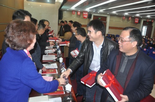 我院举行湖南林业徽章发放仪式