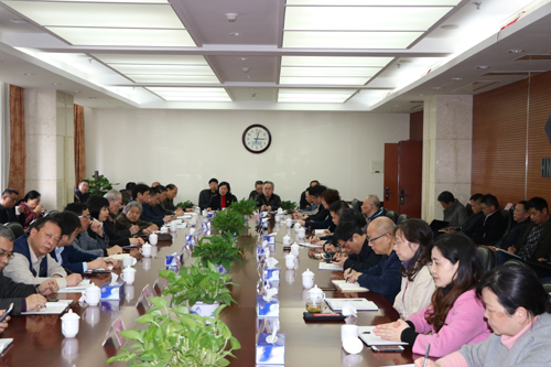 我院召开党委理论学习中心组（扩大）学习会议  要求以实际行动贯彻落实全国两会精神