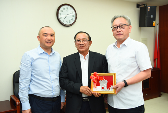 老挝农林部部长连·提乔一行莅临我院考察交流