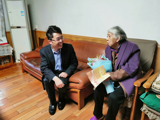 特殊党费谢党恩