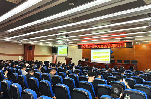 C:\Users\Dell\Desktop\0506培训照片.jpg C:\Users\Dell\Desktop\0506培训照片.jpg