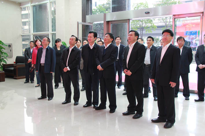 省委副书记孙金龙考察中部林业产权交易服务中心