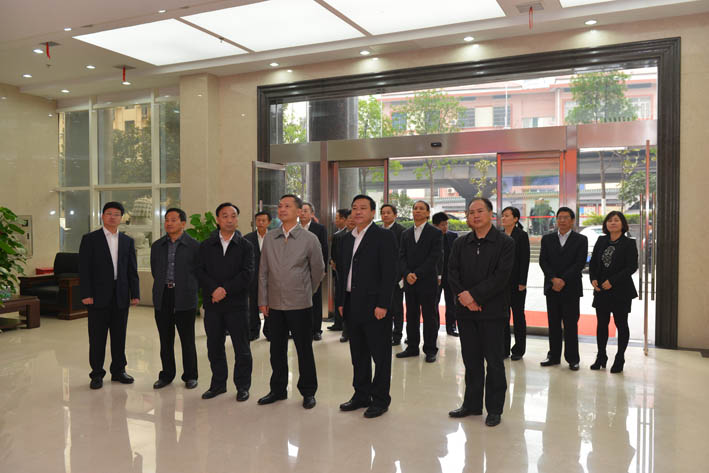 张硕辅副省长考察中部林业产权交易服务中心